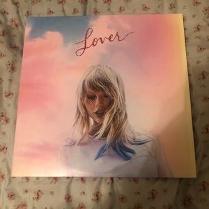 taylor swift lover vinyl + in great condition 🎀